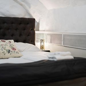 Double Room Private Toilet Shared Shower No Windows