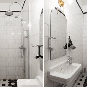 Double Room Private Bathroom & Windows